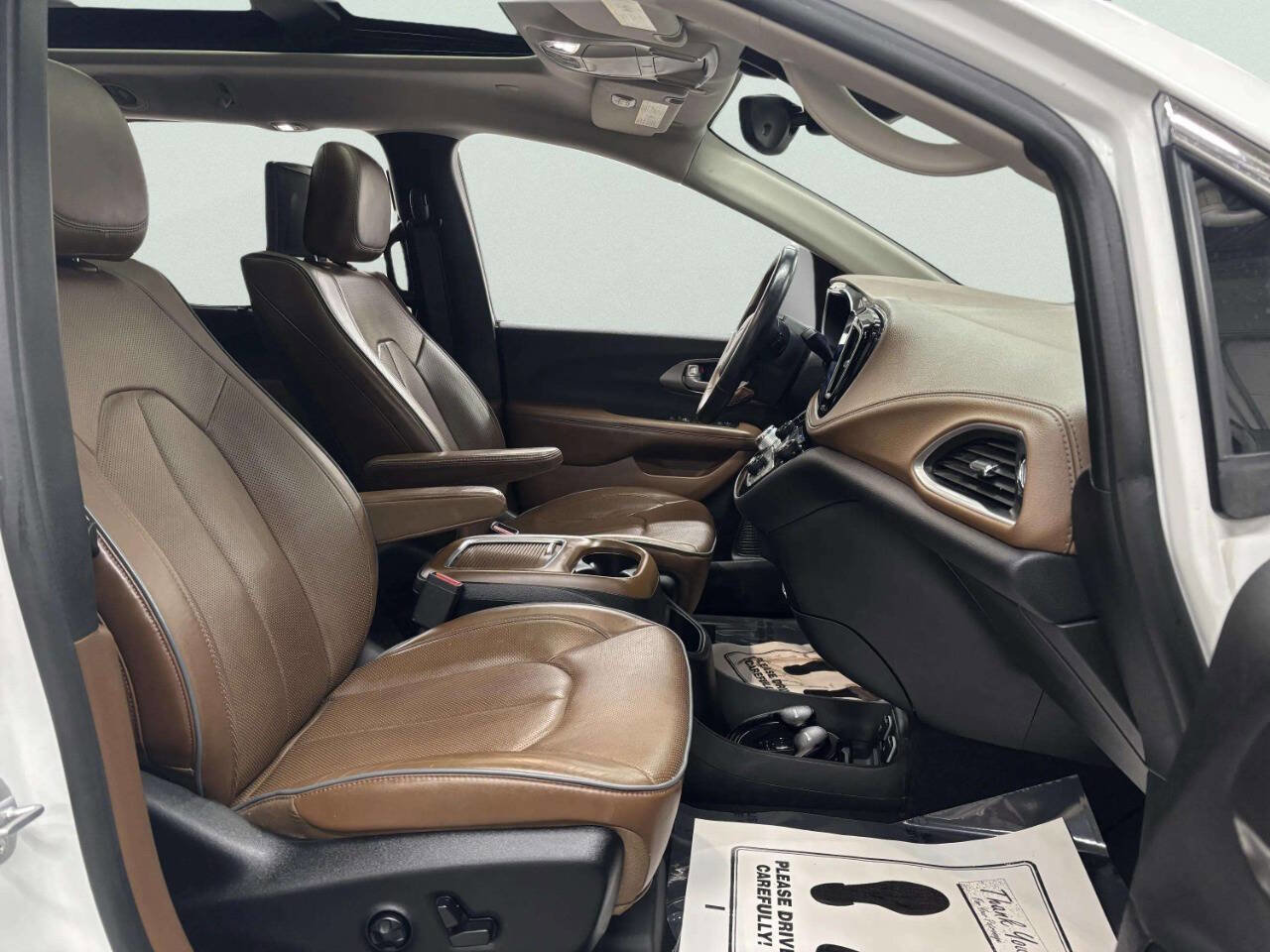 Used 2017 Chrysler Pacifica Limited image 41