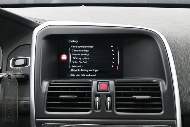 Used 2016 Volvo XC60 T6 w/ Protection Package FWD image 18