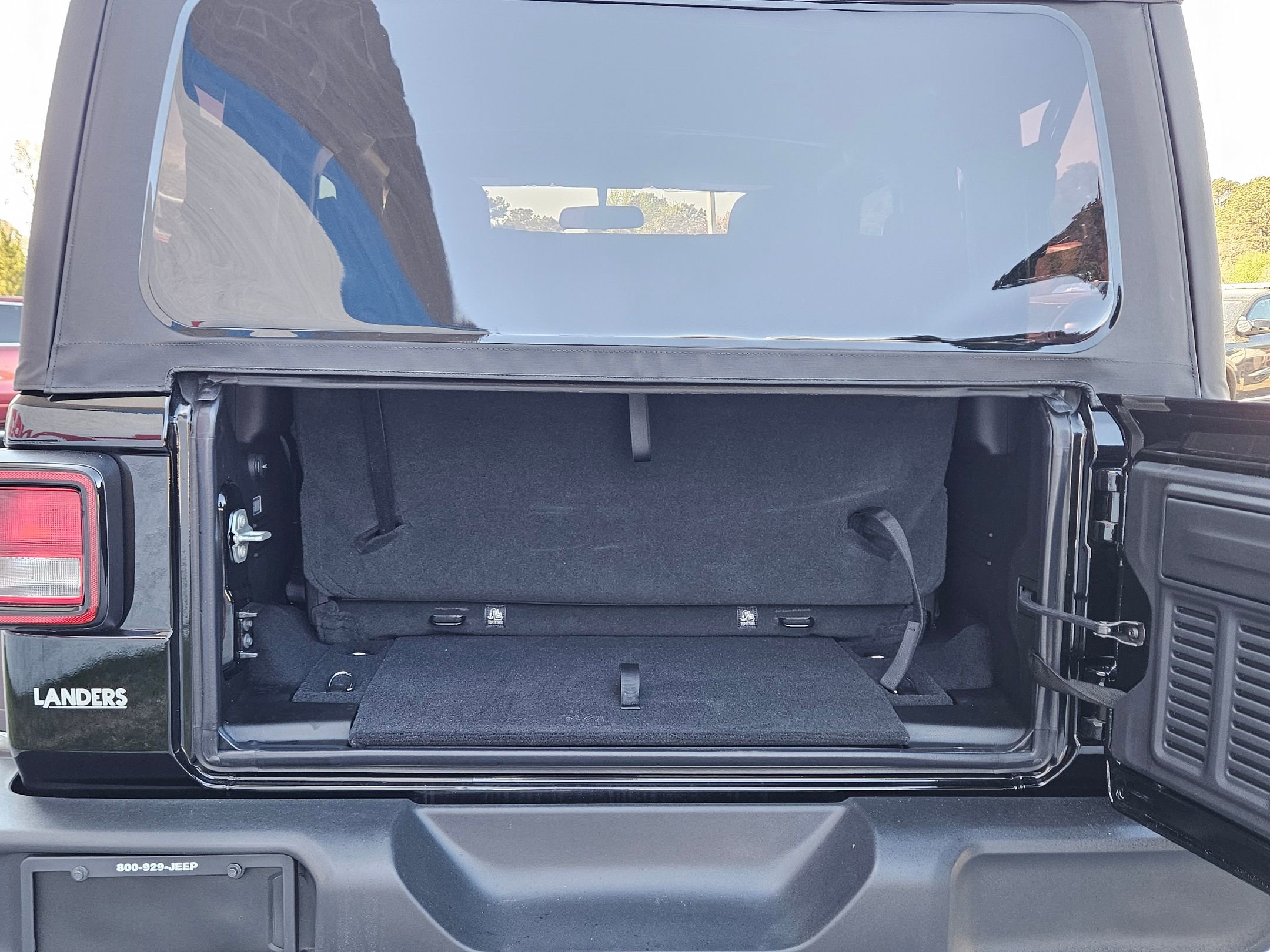 Used 2025 Jeep Wrangler Sport image 27