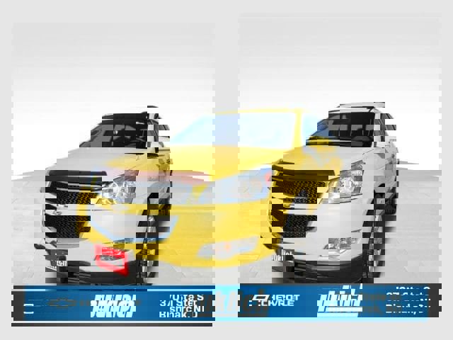 Used 2010 Chevrolet Traverse LT FWD image 1