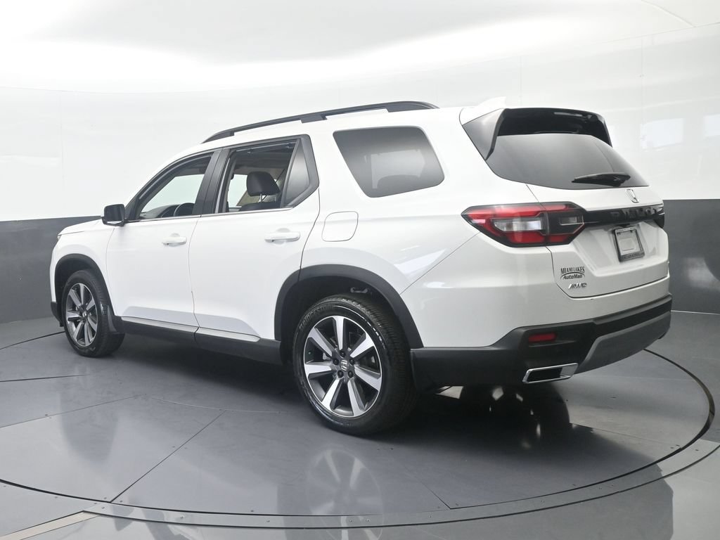 Used 2025 Honda Pilot Touring image 4