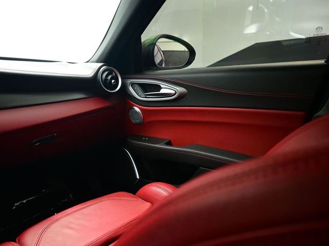 Used 2021 Alfa Romeo Giulia Ti Sport image 13