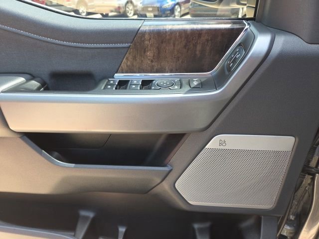 Used 2025 Ford F250 Lariat w/ Chrome Package image 12