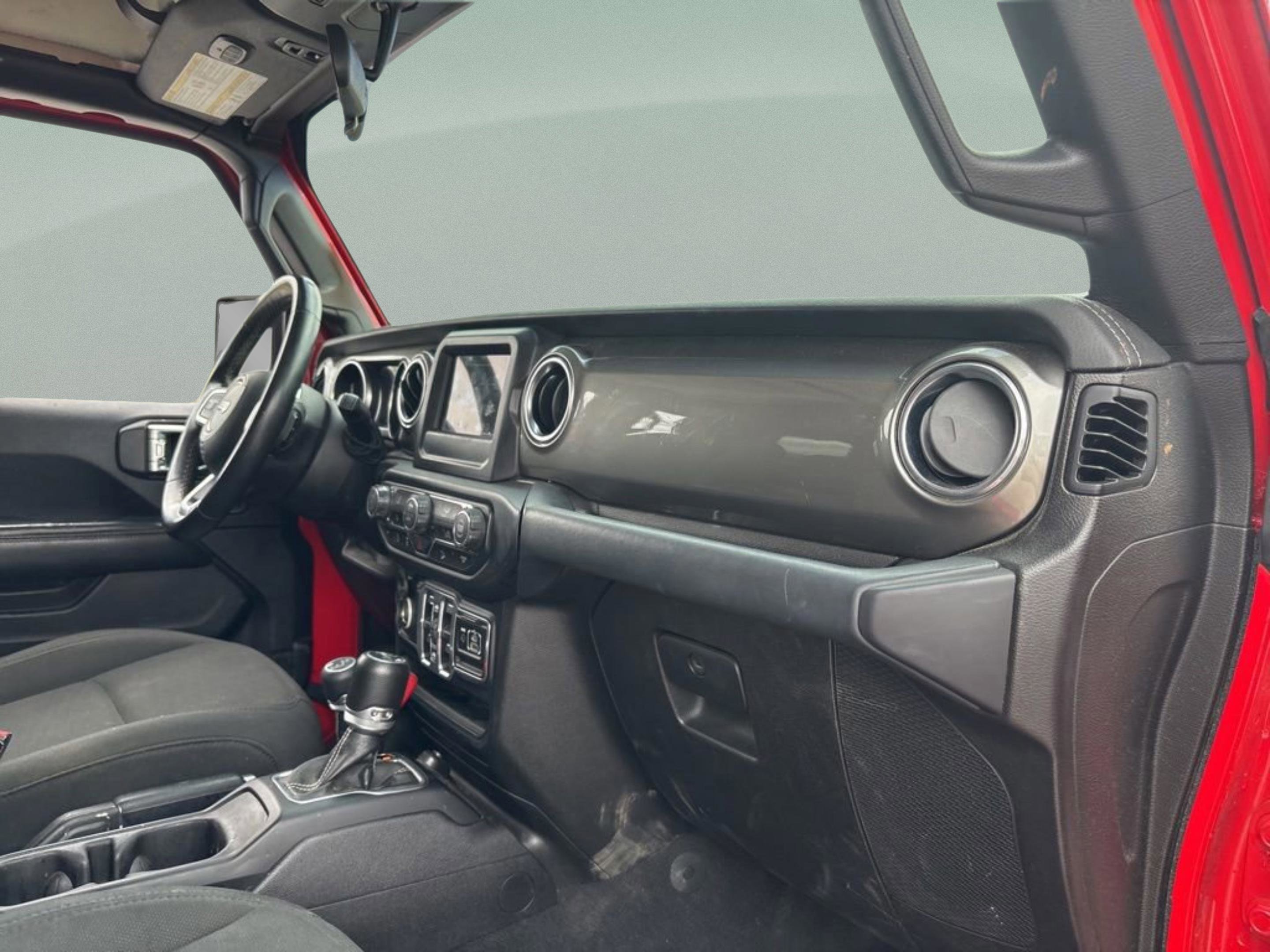 Used 2019 Jeep Wrangler Unlimited Sahara image 32