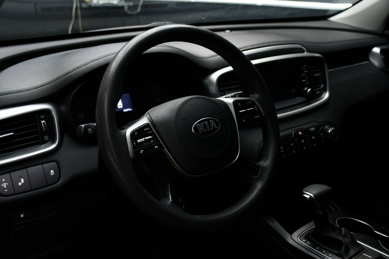 Used 2019 Kia Sorento LX image 18