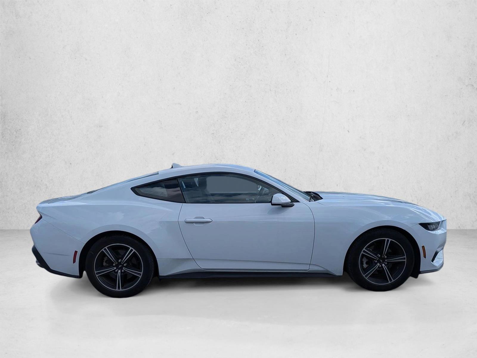 Used 2024 Ford Mustang Coupe RWD image 4