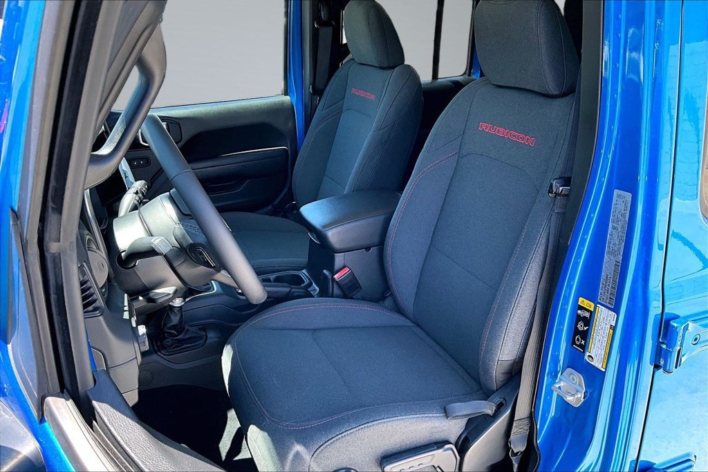 Certified 2025 Jeep Wrangler Unlimited Rubicon w/ Convenience Group AWD/4WD image 3