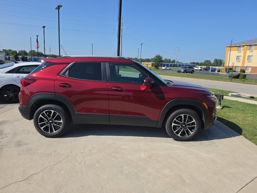 Used 2025 Chevrolet TrailBlazer LT AWD/4WD image 4