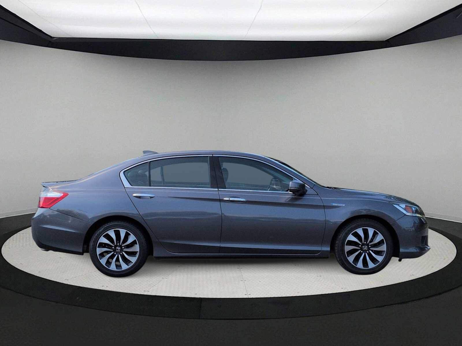Used 2015 Honda Accord Hybrid Sedan image 9