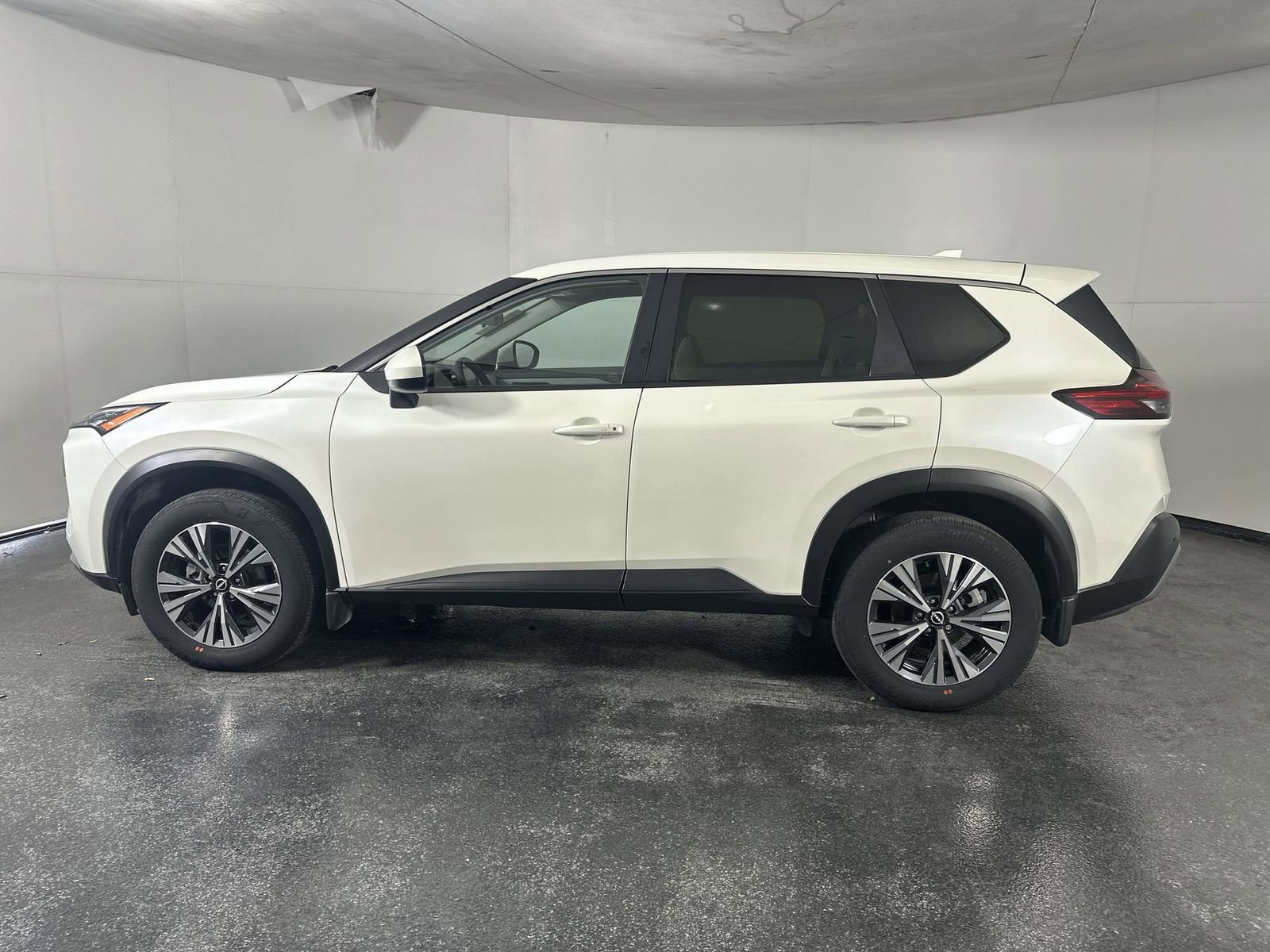 Used 2023 Nissan Rogue SV image 8