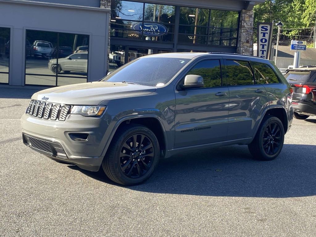 Used 2020 Jeep Grand Cherokee Altitude image 3