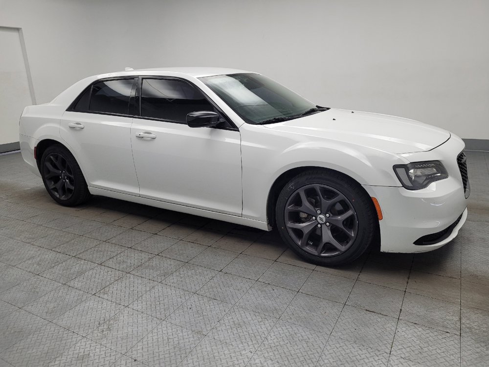 Used 2021 Chrysler 300 Touring w/ Sport Appearance Package RWD image 11