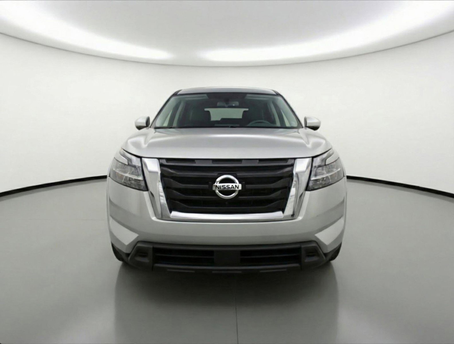 Used 2025 Nissan Pathfinder SV image 2
