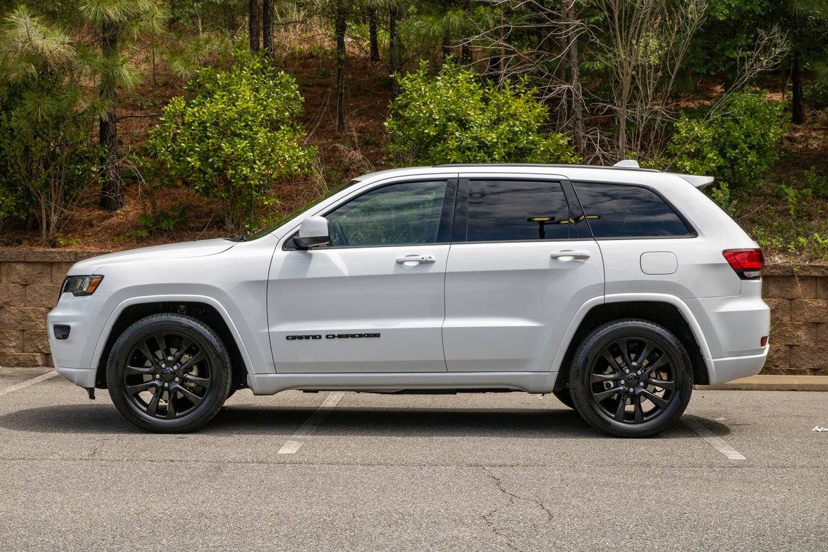 Used 2020 Jeep Grand Cherokee Altitude RWD image 8
