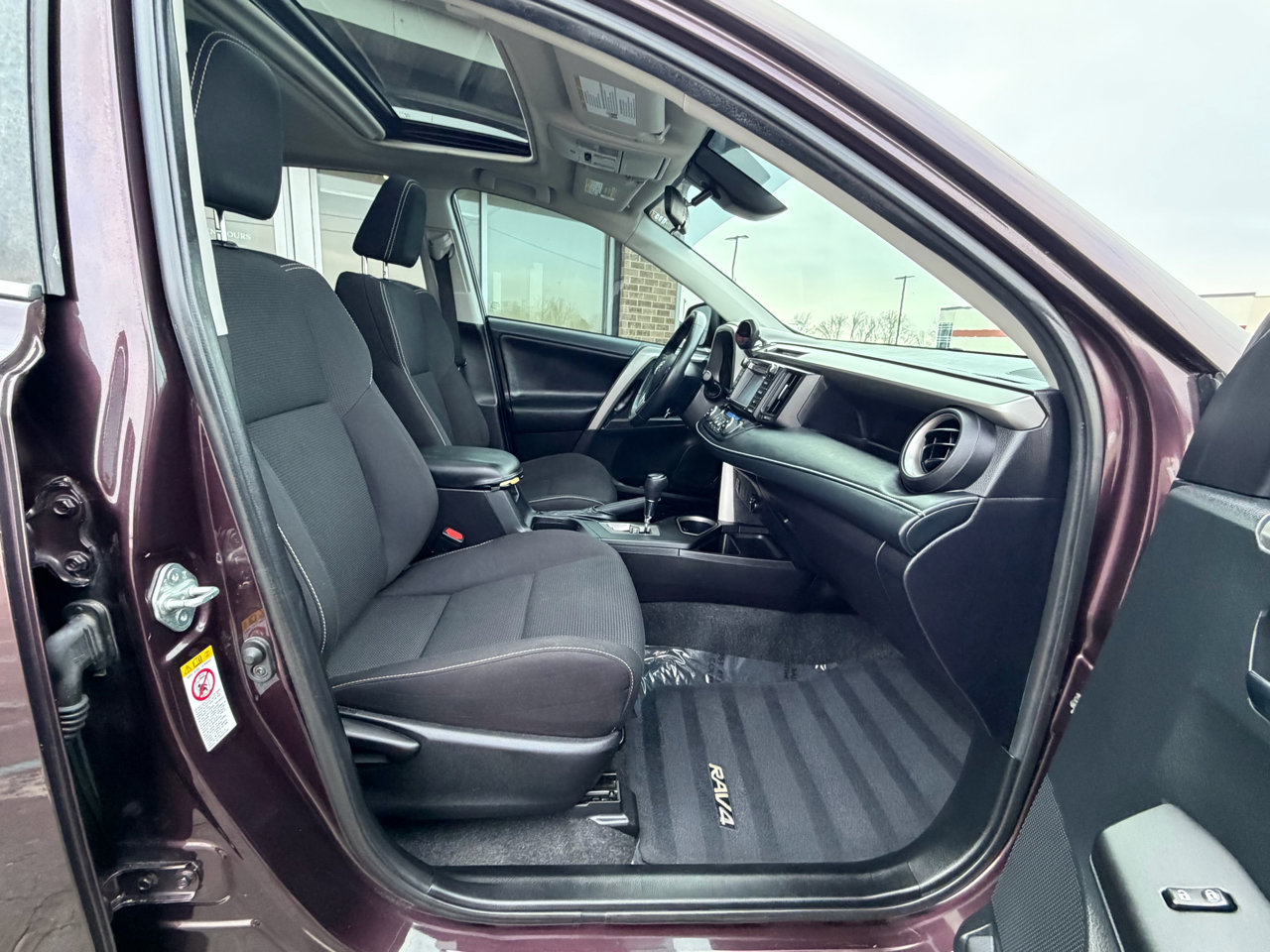 Used 2018 Toyota RAV4 XLE image 28