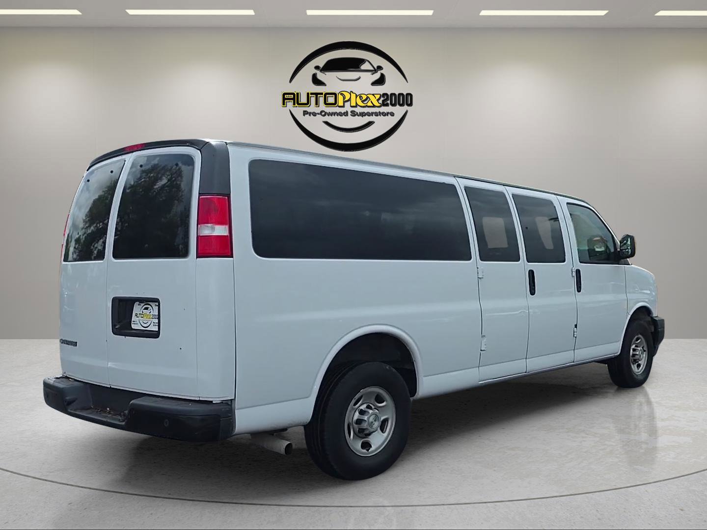 Used 2020 Chevrolet Express 3500 LS RWD image 7