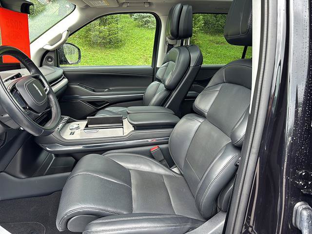 Used 2025 Lincoln Navigator Reserve AWD/4WD image 11