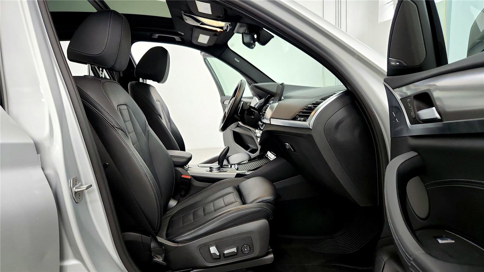 Used 2020 BMW X3 M40i w/ Executive Package image 17