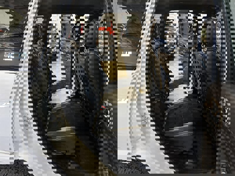 Used 2017 Jeep Grand Cherokee Altitude image 15