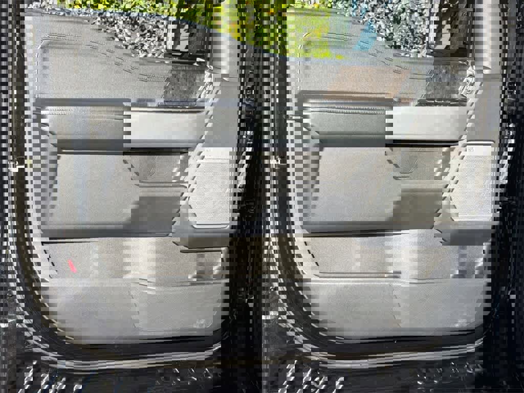 Used 2022 Ford F150 Lightning Lariat image 22