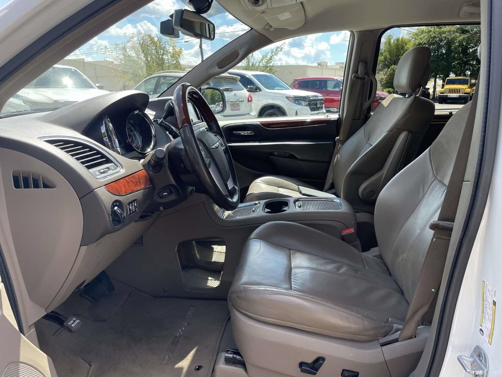 Used 2012 Chrysler Town & Country Limited FWD image 15