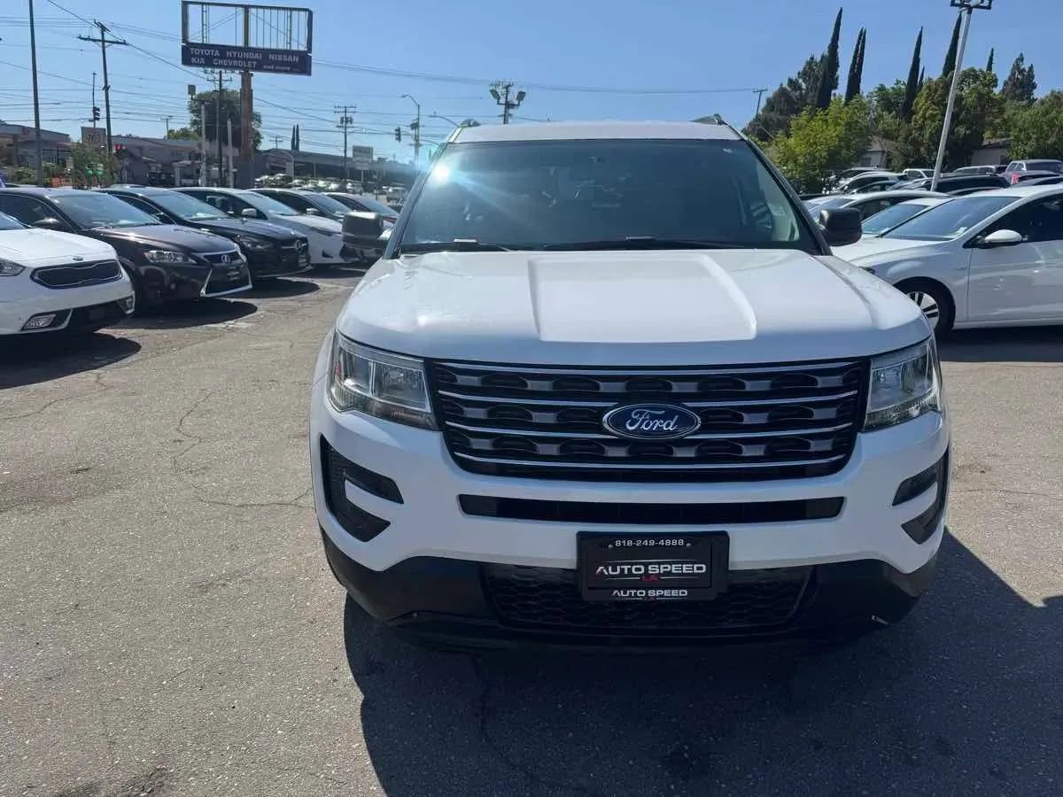 Used 2017 Ford Explorer FWD image 2