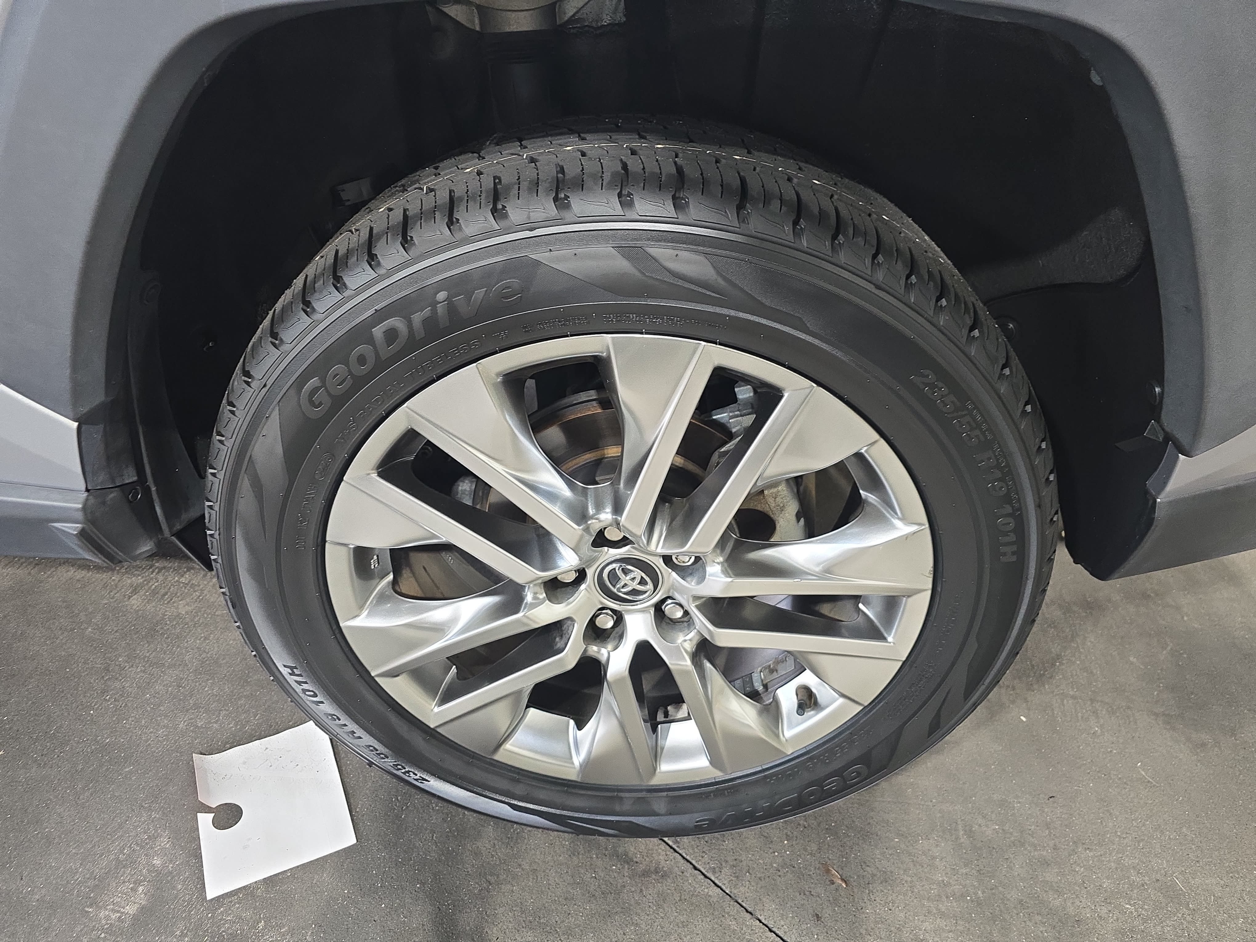 Used 2021 Toyota RAV4 XLE Premium FWD image 32