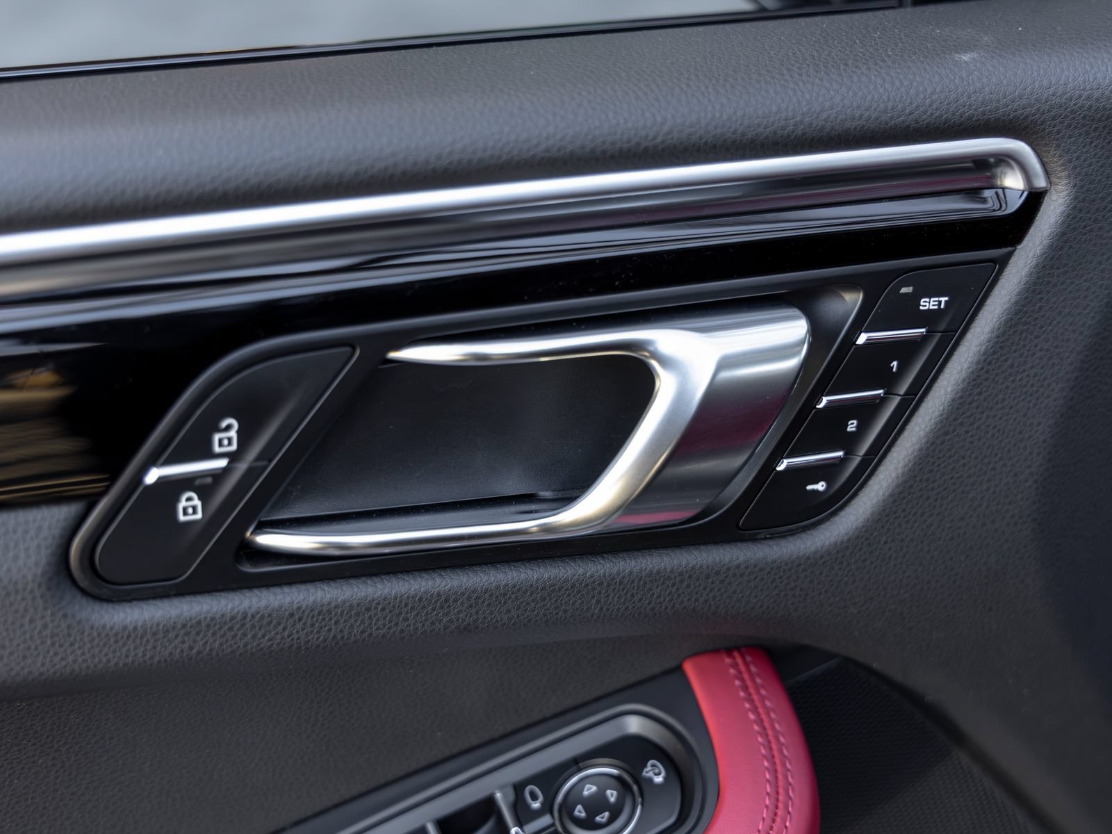 Certified 2023 Porsche Macan AWD/4WD image 22