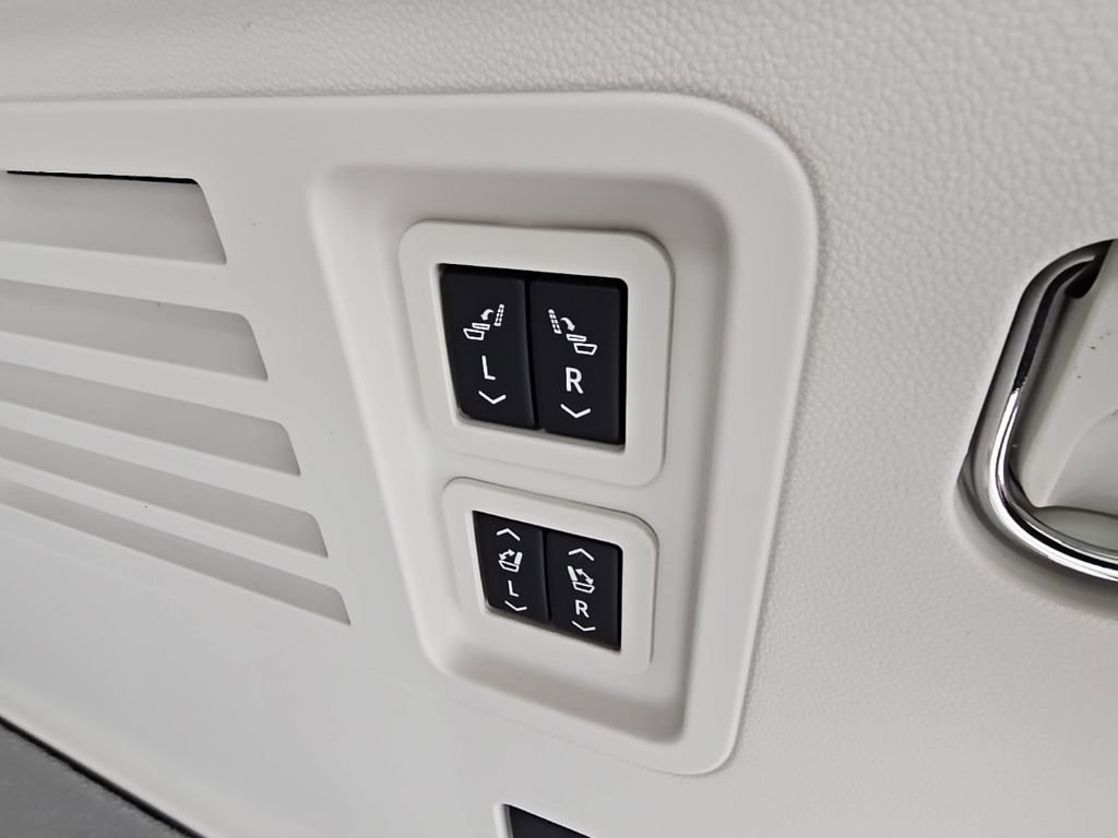 New 2026 GMC Acadia Denali w/ Super Cruise Package image 37