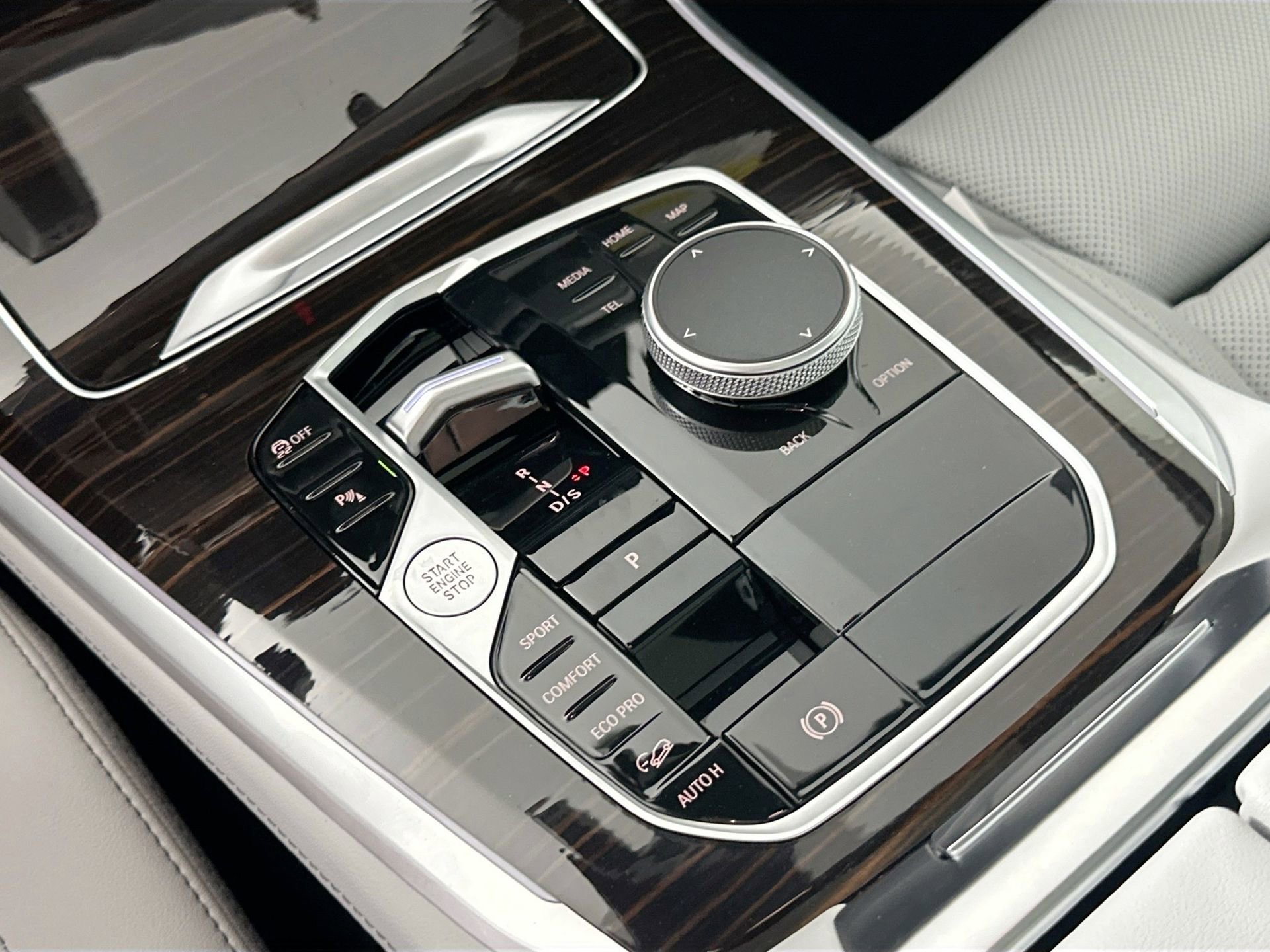 Used 2026 BMW X5 xDrive40i w/ Parking Assistance Package image 9