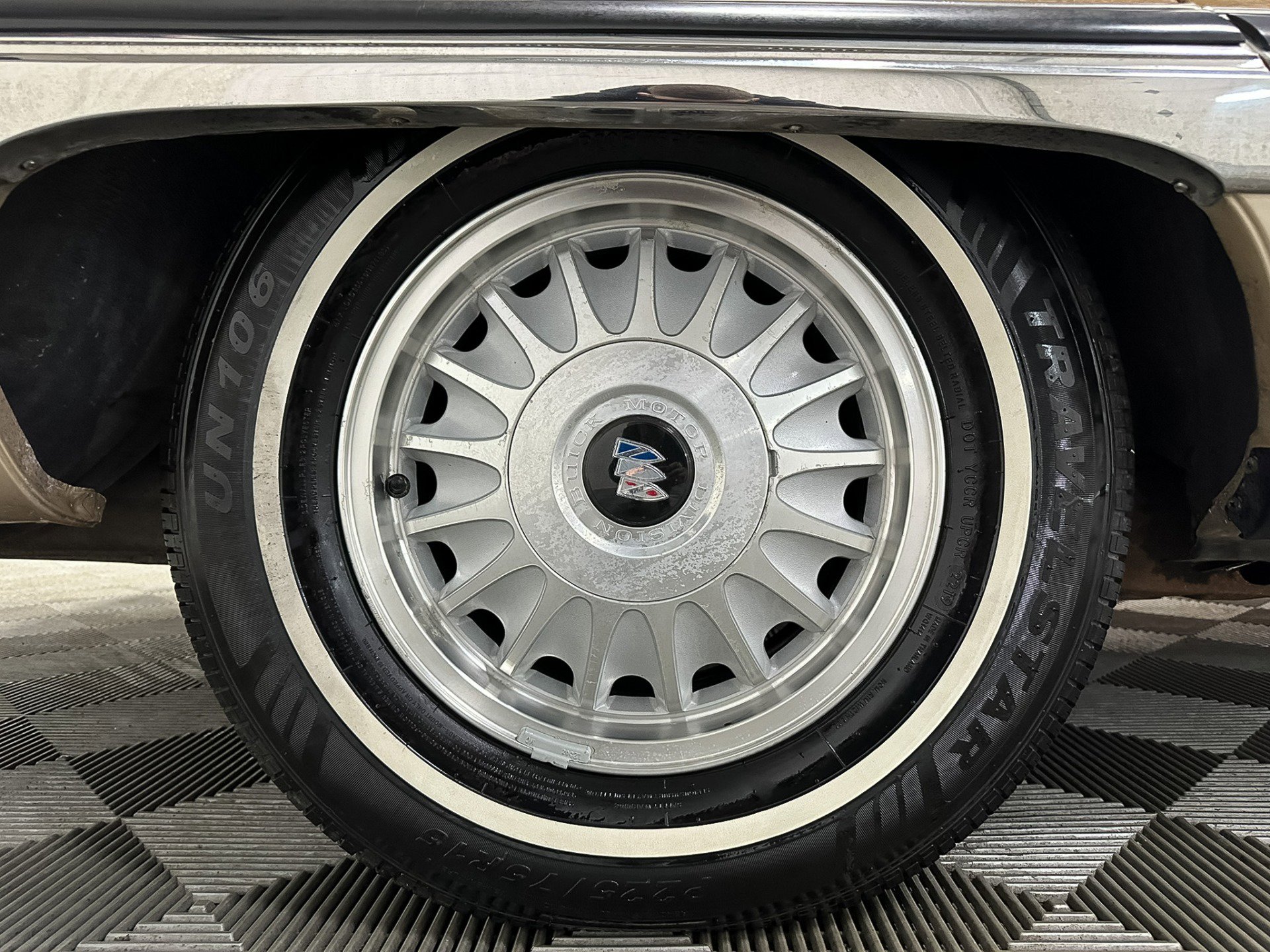 Used 1993 Buick Roadmaster Estate image 17