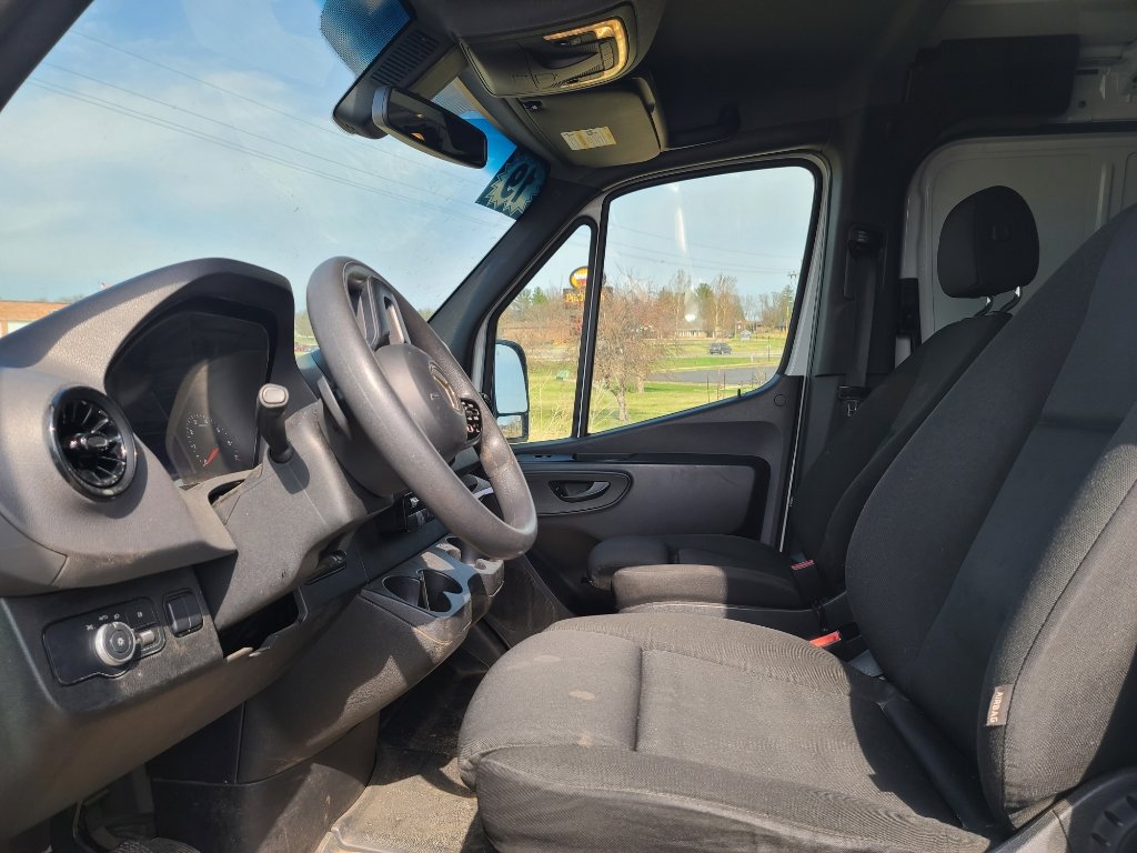 Used 2019 Mercedes-Benz Sprinter 144 image 9