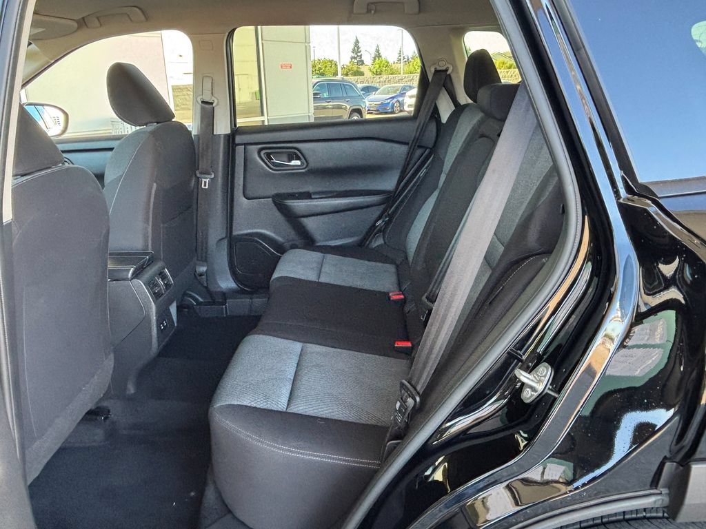 Used 2025 Nissan Rogue SV AWD/4WD image 24