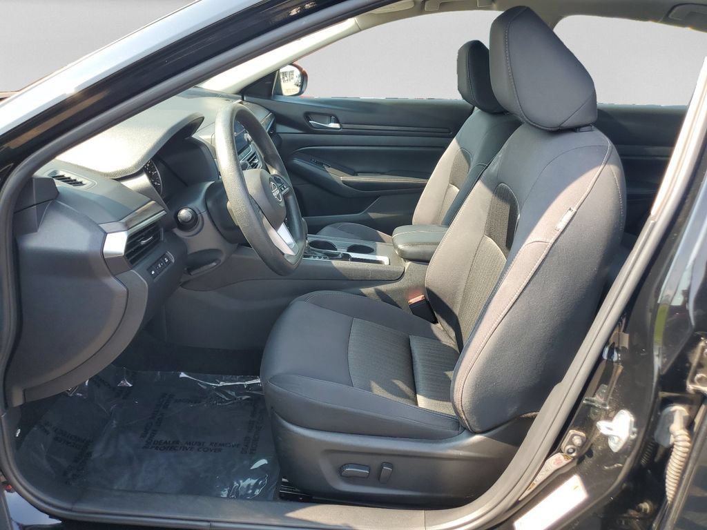Used 2025 Nissan Altima 2.5 SV FWD image 16
