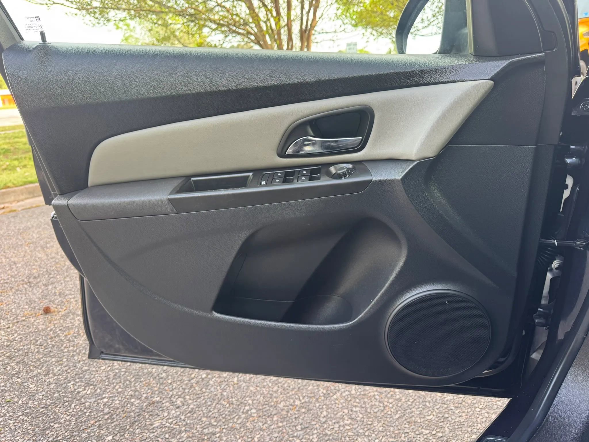 Used 2014 Chevrolet Cruze LS image 6