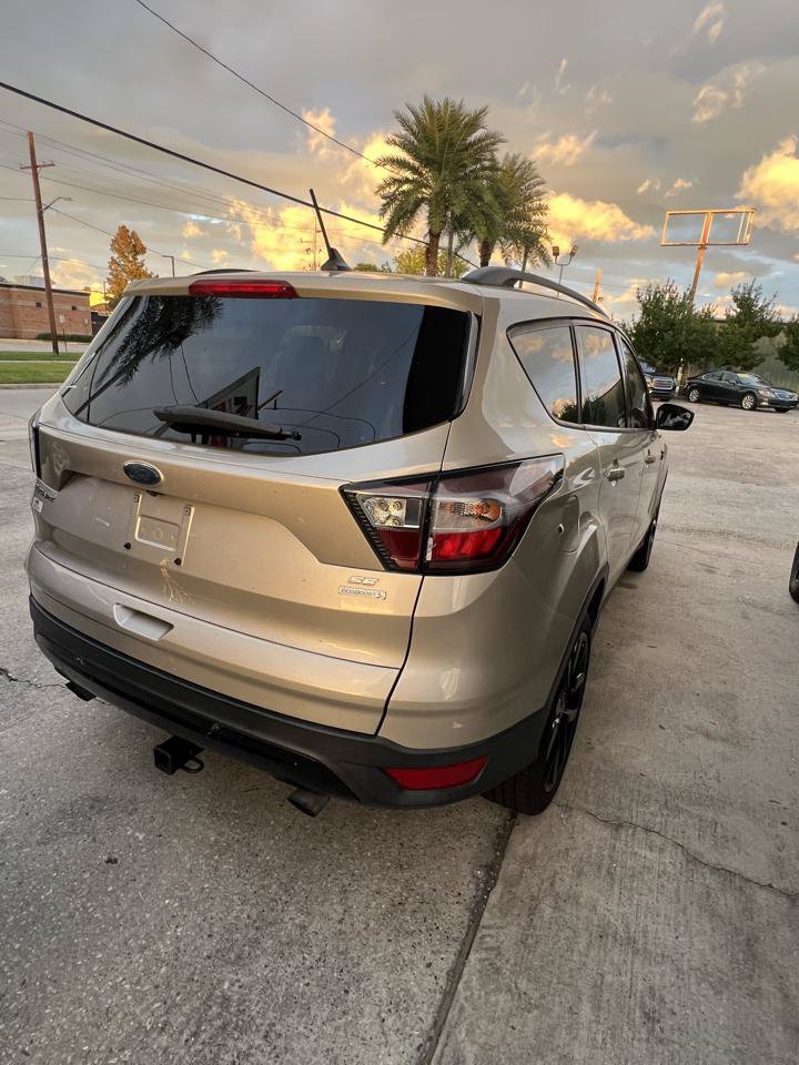 Used 2018 Ford Escape SE w/ SE Sport Appearance Package FWD image 5
