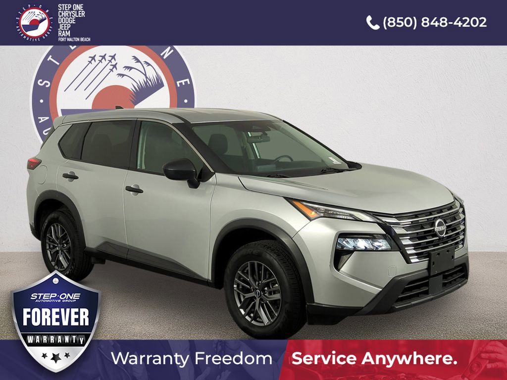 Used 2024 Nissan Rogue S image 1
