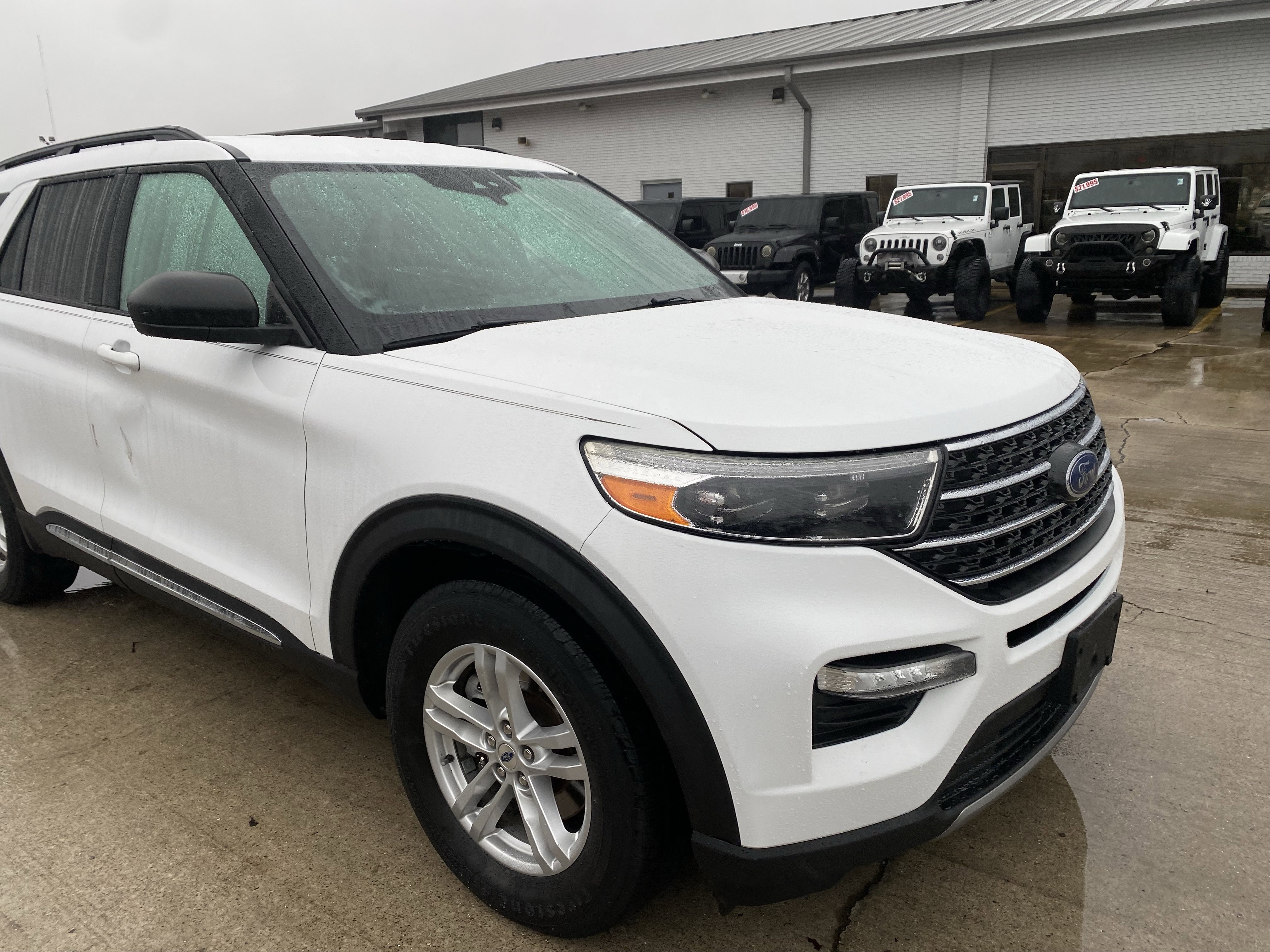 Used 2020 Ford Explorer XLT w/ Equipment Group 202A AWD/4WD image 4