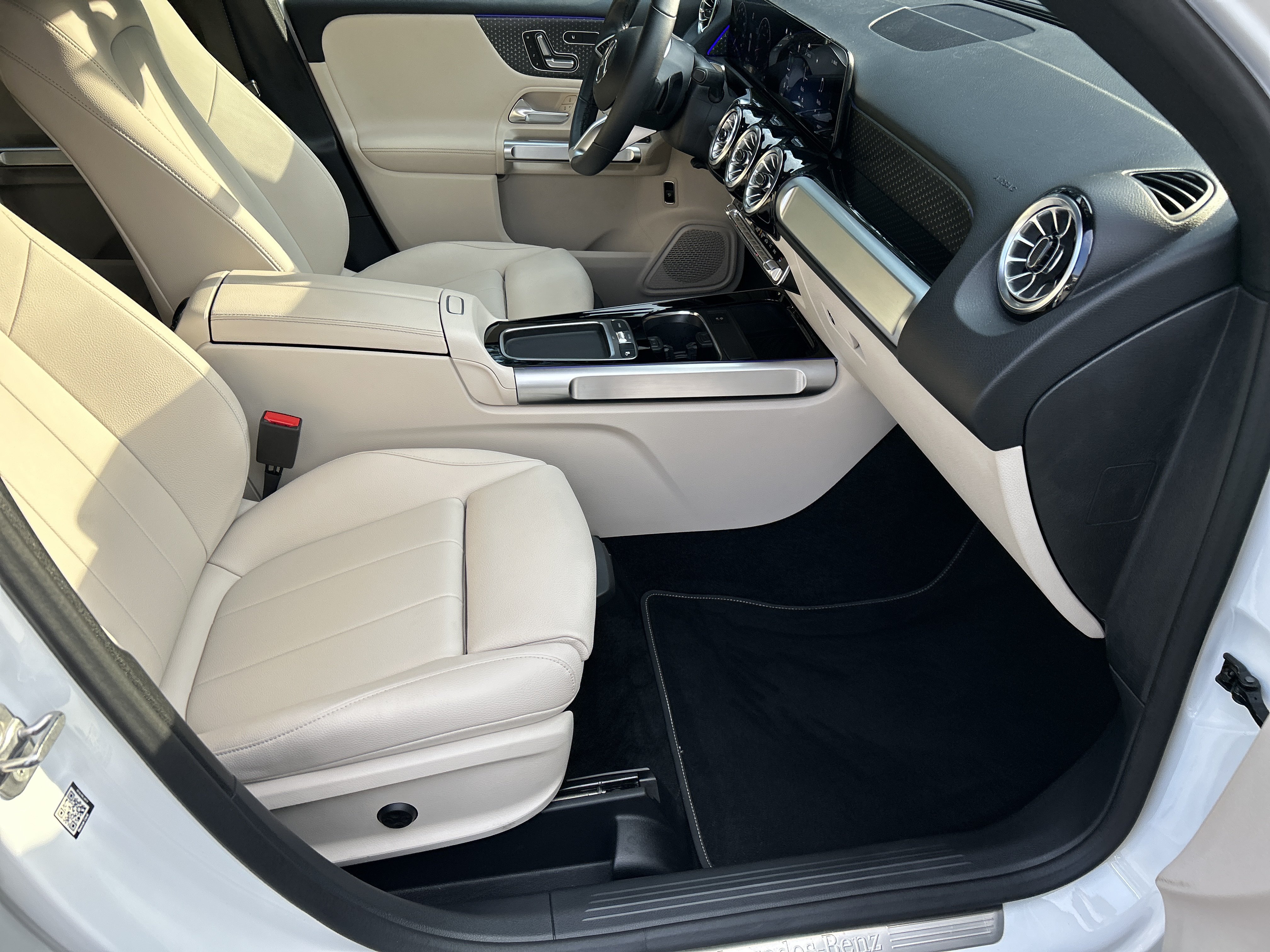 Certified 2024 Mercedes-Benz GLB 250 image 47