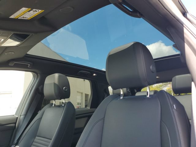 Certified 2025 Land Rover Discovery Sport Dynamic SE AWD/4WD image 21