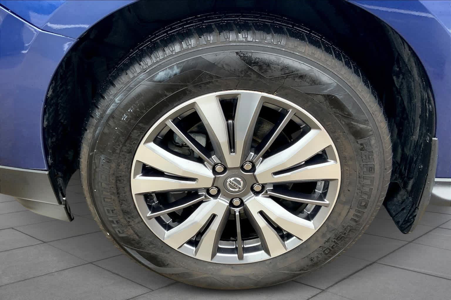 Used 2020 Nissan Pathfinder SV FWD image 10