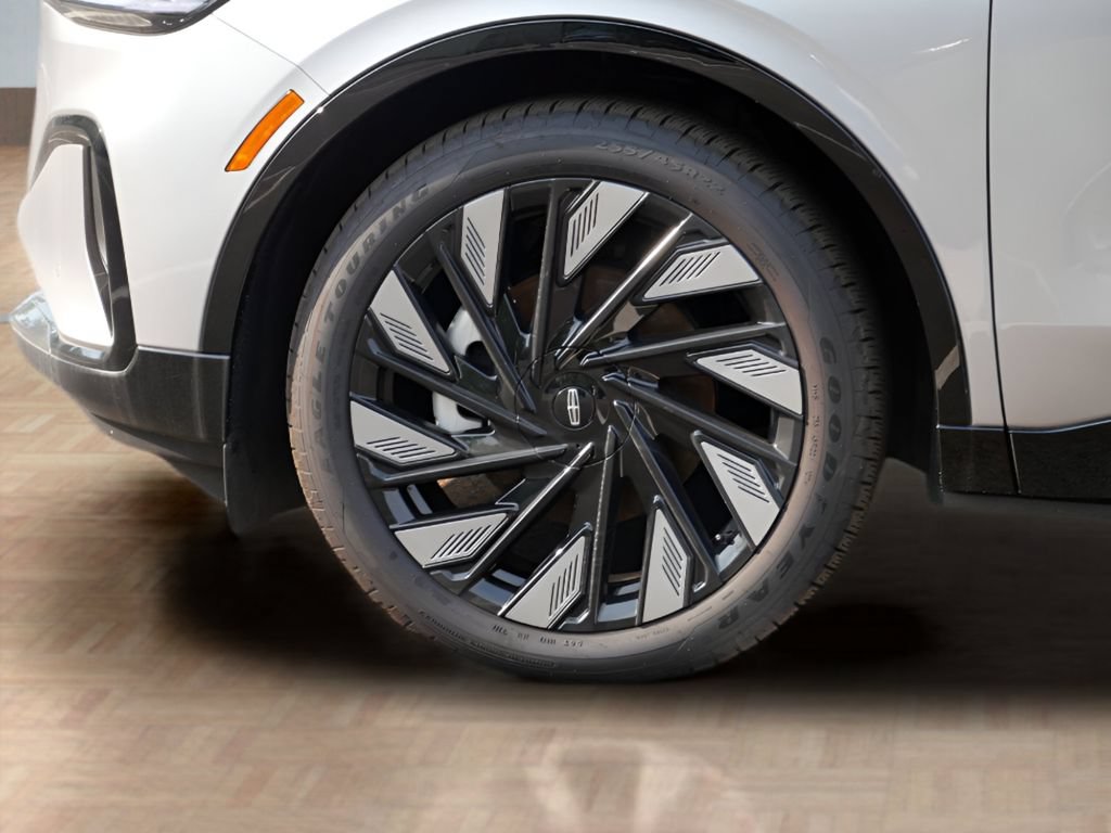 Used 2025 Lincoln Nautilus Reserve AWD/4WD image 9