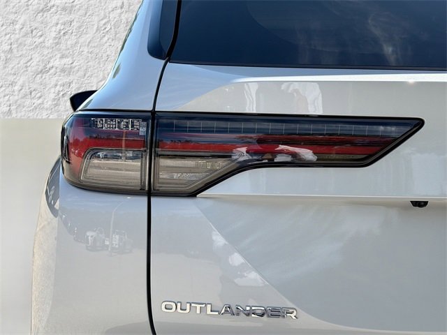 Used 2025 Mitsubishi Outlander SEL image 10