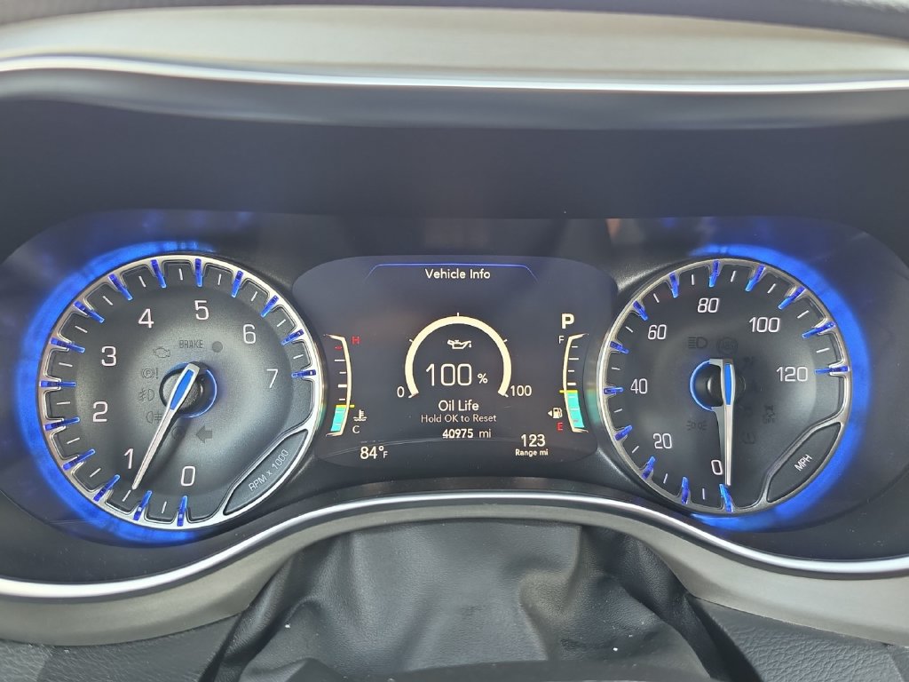 Used 2023 Chrysler Pacifica Limited w/ Uconnect Theater Family Group AWD/4WD image 17