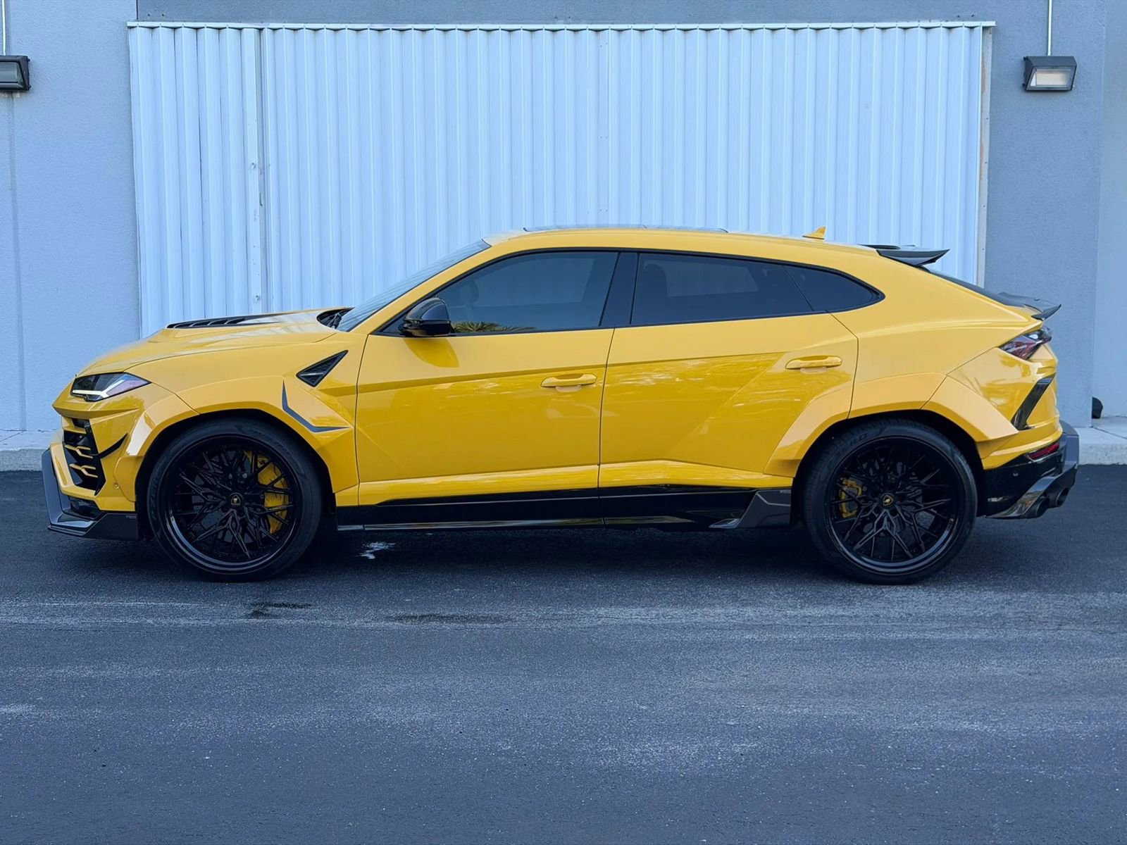 Used 2021 Lamborghini Urus AWD/4WD image 8