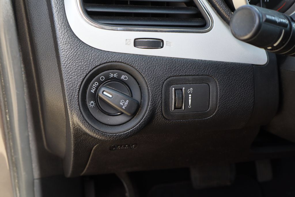 Used 2019 Dodge Journey SE FWD image 12