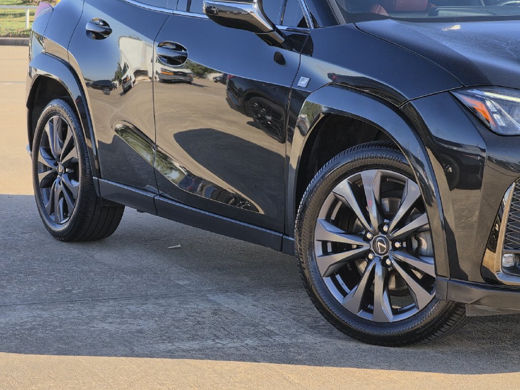 Used 2022 Lexus UX 200 F Sport w/ F Sport Premium Package FWD image 11
