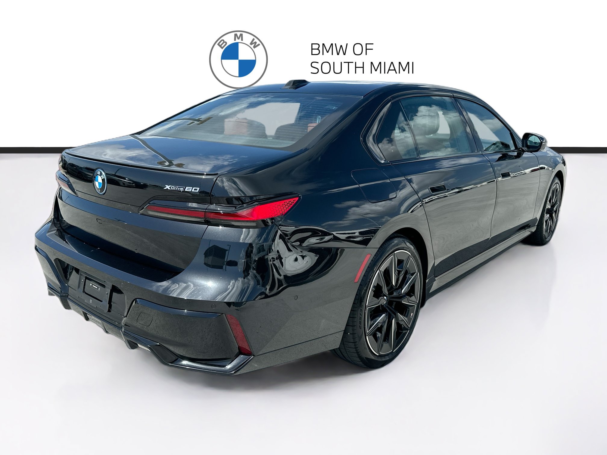 Used 2024 BMW i7 xDrive60 w/ Premium Package AWD/4WD image 7