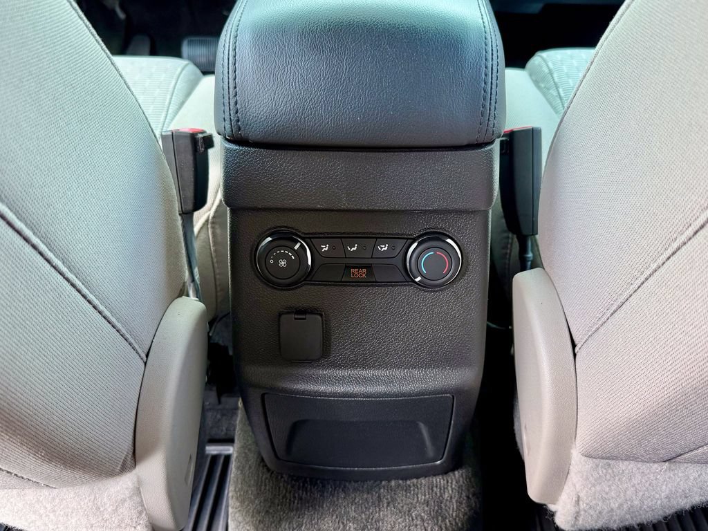 Used 2015 Ford Explorer XLT AWD/4WD image 34