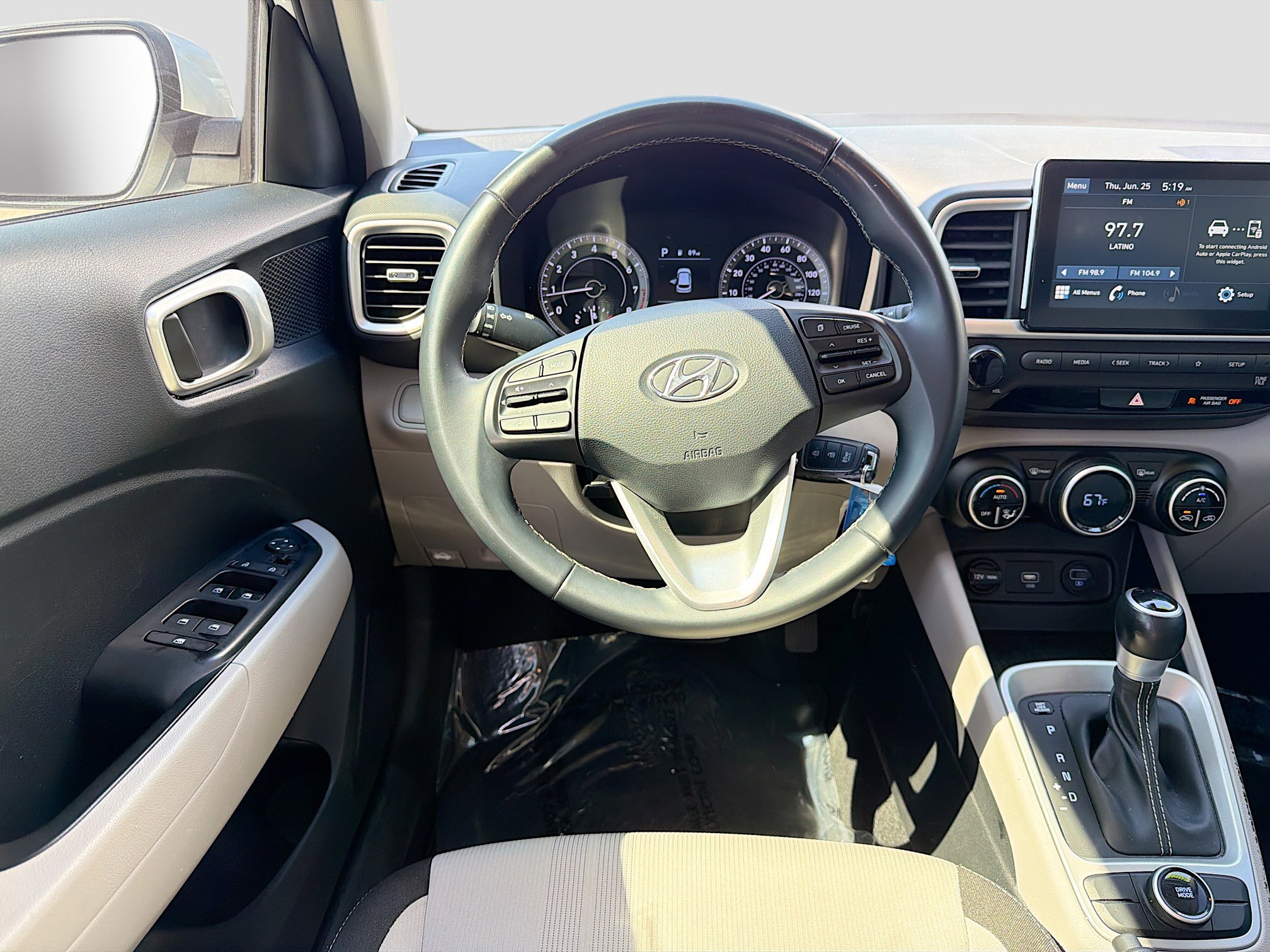 Used 2021 Hyundai Venue SEL image 15